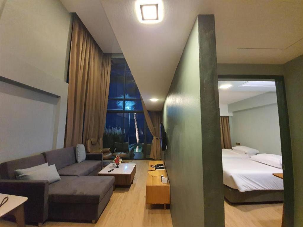 Eco Cozy Beachfront Resort Chaam Huahin Kültér fotó